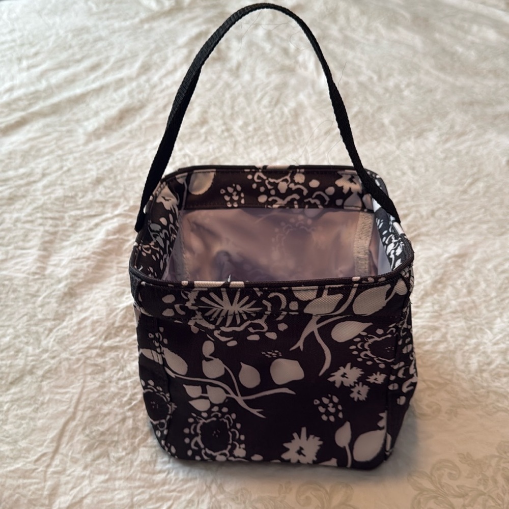 Thirty one small carrying caddy
